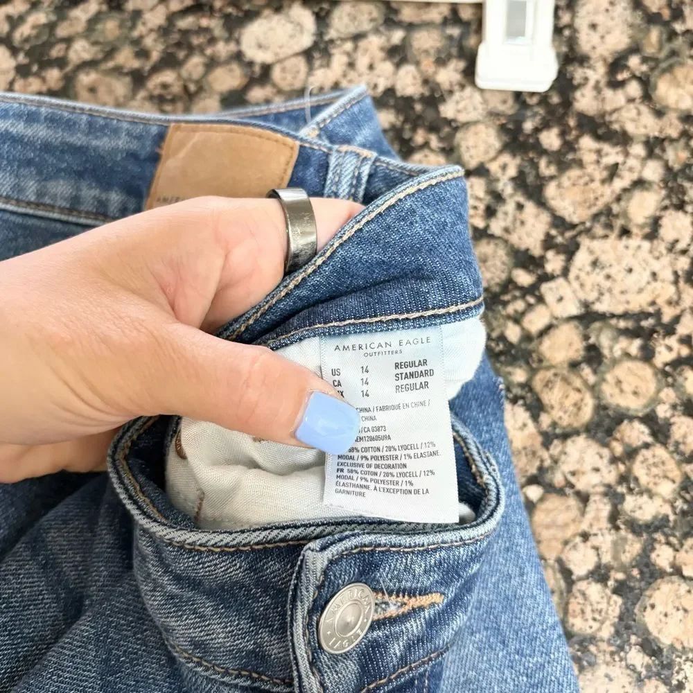 American Eagle Mom Straight Jean Blue Denim Medium Wash Distressed Size 14R - Picture 6 of 7